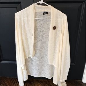 Cream colored bobeau wrap in size medium